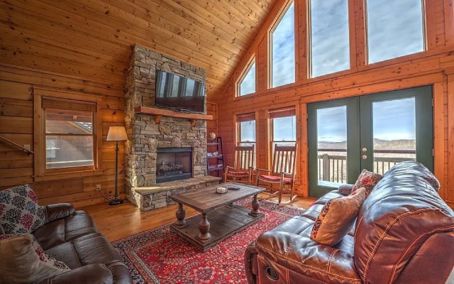 photo 2 of Lookout Lodge - 4 Br Cabin
