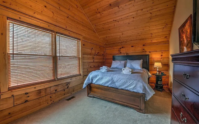 photo 3 of Lookout Lodge - 4 Br Cabin