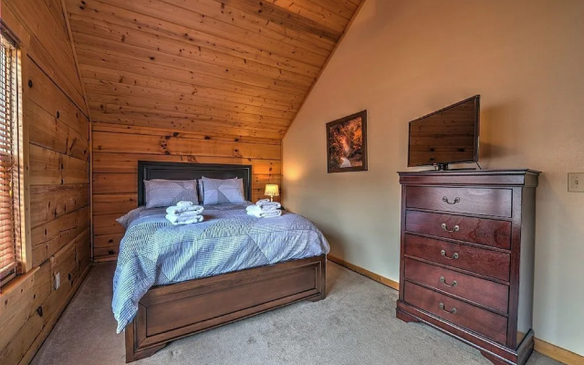 photo 5 of Lookout Lodge - 4 Br Cabin
