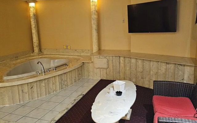 photo 5 of Loop Inn Motel