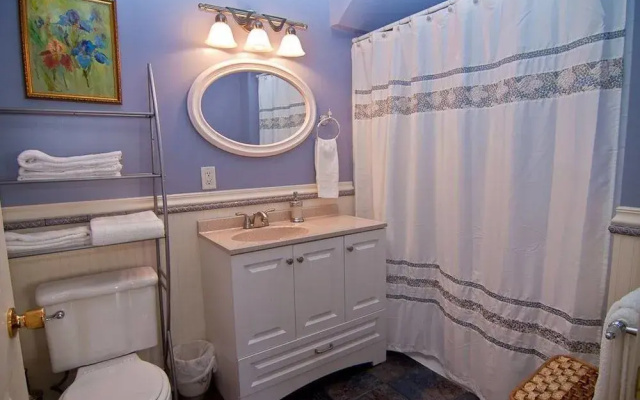 photo 5 of Lori Lanes 'juliet Cottage' ~ 2 Bedroom ~ Downtown