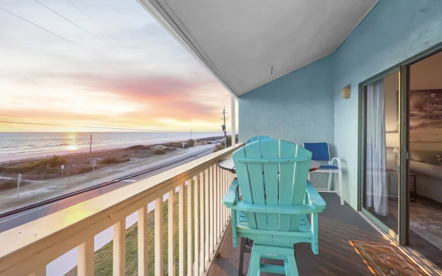 photo 2 of Lorvis Lair 2 Bedroom Condo by RedAwning