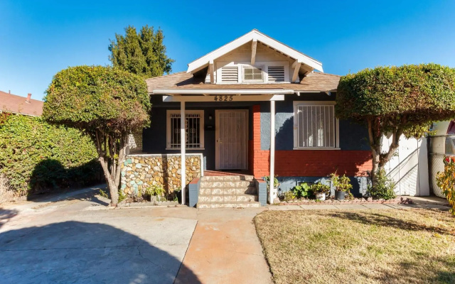 photo 3 of Los Angeles 3 Bedroom Charmer with Large Guest House