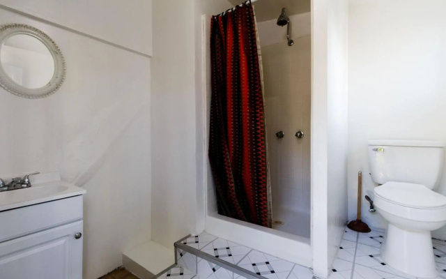 photo 5 of Los Angeles 3 Bedroom Charmer with Large Guest House