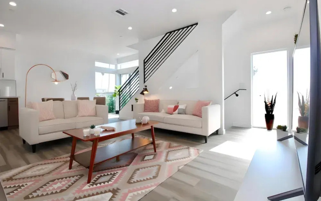 photo 3 of Los Angeles 3BR Villa Suites-FreeParking