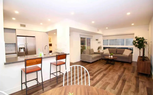 photo 2 of Los Angeles Grand Suites • Free Reserved Parking