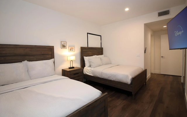 photo 4 of Los Angeles Grand Suites • Free Reserved Parking