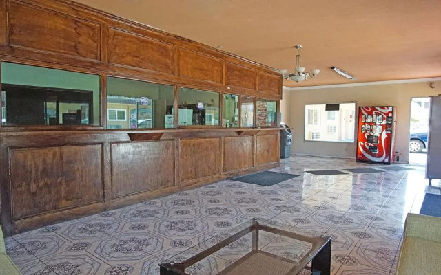 photo 2 of Los Angeles Inn & Suites - LAX