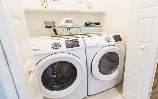 photo 2 of Los Angeles RoomRentals Harvard Heights