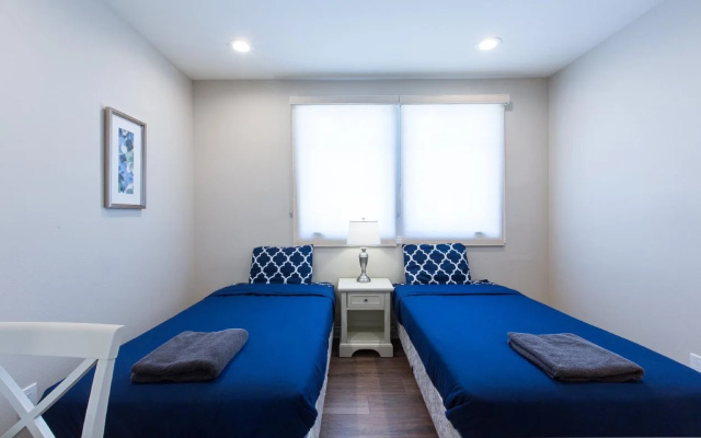 photo 4 of Los Angeles RoomRentals Harvard Heights