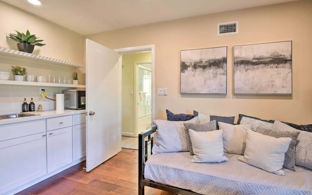 photo 2 of Los Angeles Suite ~ 7 Mi to Venice Beach!