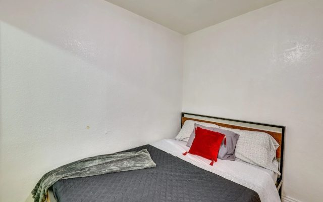 photo 2 of Los Angeles Vacation Rental: 9 Mi to Downtown!