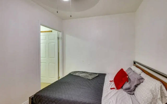 photo 5 of Los Angeles Vacation Rental: 9 Mi to Downtown!