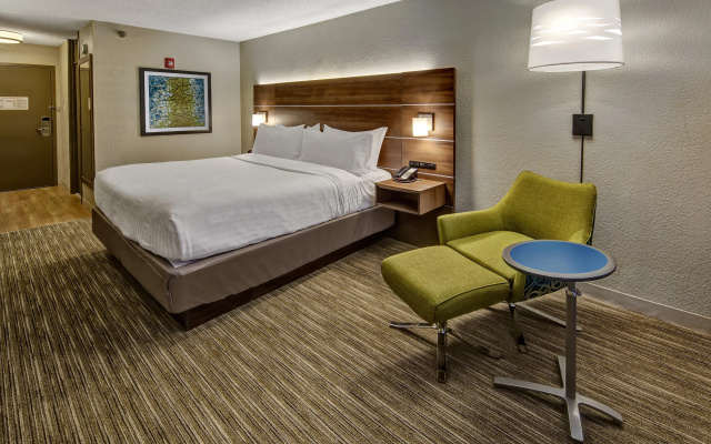 photo 2 of Holiday Inn Express Louisville Airport Expo Center by IHG