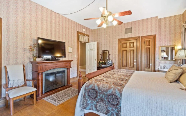 photo 4 of Lovelace Manor Bed & Breakfast