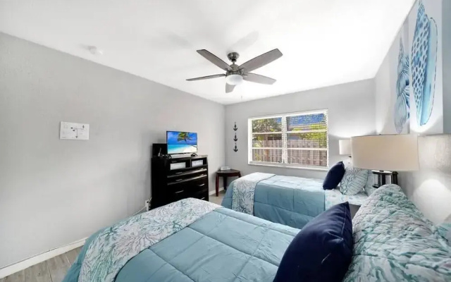 photo 2 of Lovely 1 bedroom unit with work station