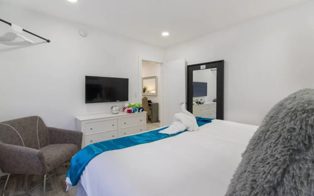 photo 5 of Lovely 1 BR W Parking Space & Walk to the Beach 7