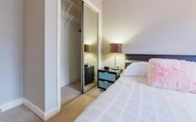 photo 4 of Lovely 2 Bedroom 2 Bathroom Apartment in the Nation s Capital 4 Guests