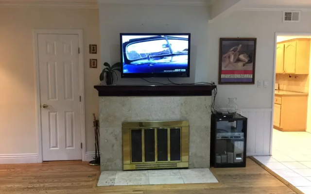 photo 2 of Lovely 2 Bedroom Home with Pool