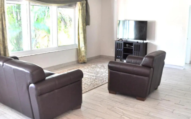 photo 2 of Lovely 3-bd, walk to bars, 9 min drive from beach! Heated pool.