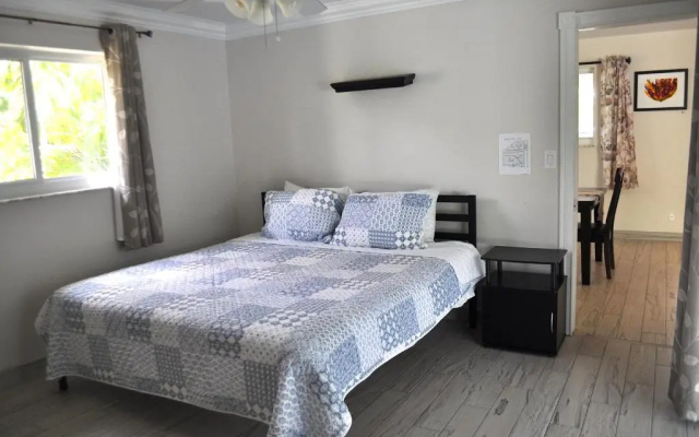photo 3 of Lovely 3-bd, walk to bars, 9 min drive from beach! Heated pool.