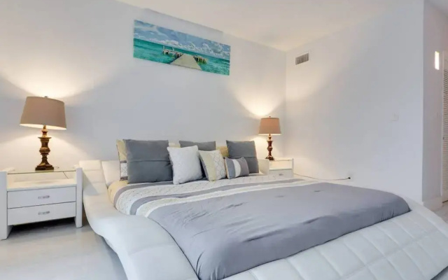 photo 4 of Lovely 3 BR unit by the beach- remodeled-STR-00604
