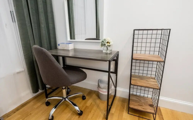 photo 3 of Lovely 4 Br Apt - 2 Blocks To Central Park West