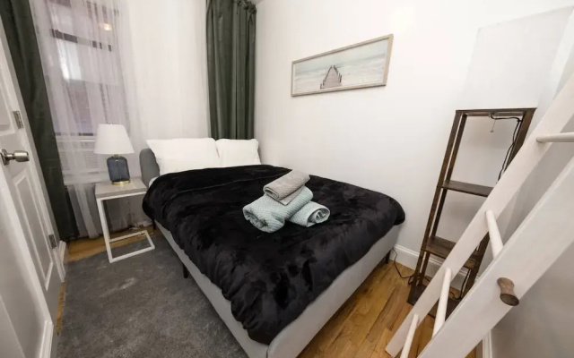 photo 4 of Lovely 4 Br Apt - 2 Blocks To Central Park West