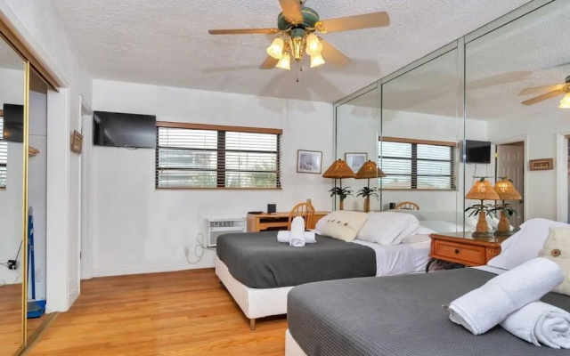 photo 4 of Lovely Apt, Hollywood Beach, 1/2 block from Ocean!