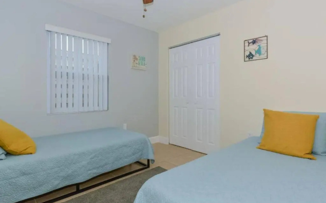 photo 4 of Lovely Cottage near the Beach and Downtown Sarasota