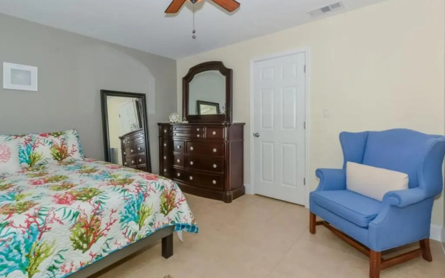 photo 5 of Lovely Cottage near the Beach and Downtown Sarasota