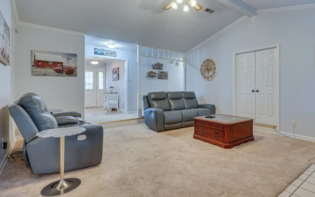 photo 2 of Lovely Decatur Home w/ Yard ~ 6 Mi to Town!