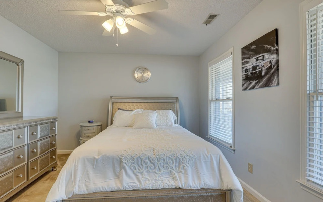 photo 4 of Lovely Decatur Home w/ Yard ~ 6 Mi to Town!