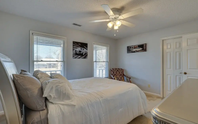photo 5 of Lovely Decatur Home w/ Yard ~ 6 Mi to Town!