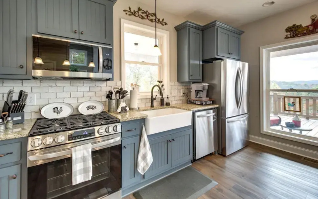 photo 5 of Lovely Ellijay Cottage w/ Hot Tub & Mountain Views