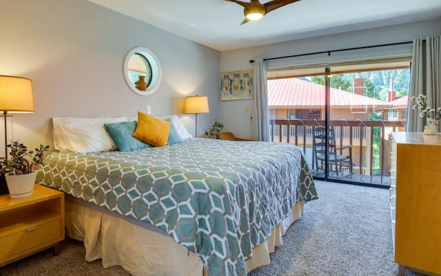 photo 4 of 1/2 Mi to Lake Dillon: Mtn-view Condo in Frisco
