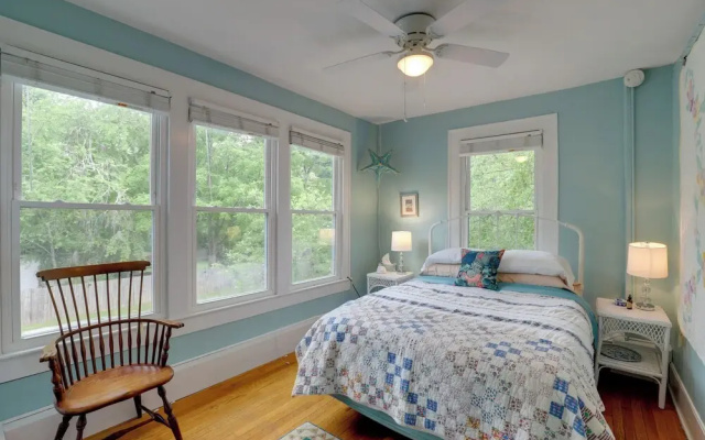 photo 4 of Lovely Hendersonville Retreat ~ 1 Mi to Downtown!