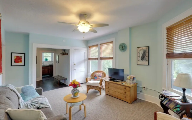 photo 5 of Lovely Hendersonville Retreat ~ 1 Mi to Downtown!