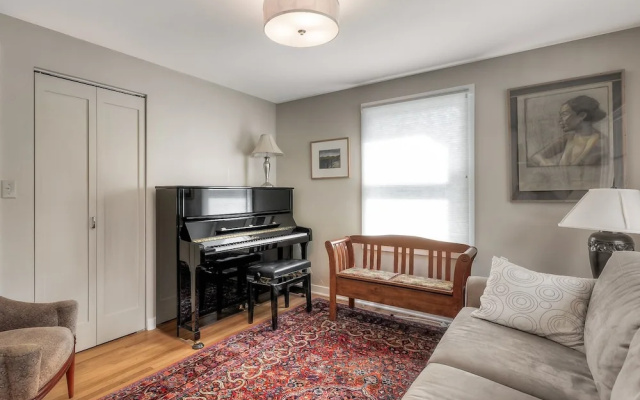 photo 3 of Lovely Laurelhurst - Music Room & Sunny Yard 3 Bedroom Home