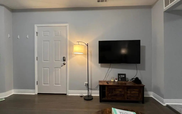 photo 4 of Lovely Logan Square 2-Bedroom in Chicago