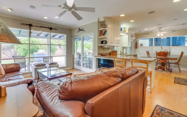 photo 2 of Pool & Outdoor Kitchen: Home 10 Mi to Dtwn Phoenix