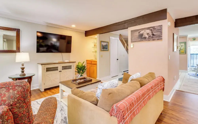 photo 4 of Hike, Golf & Explore: Pocono Pines Townhome