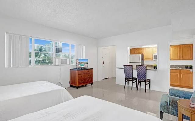 photo 3 of Pool & Gulfstream Hallandale Beach Escape