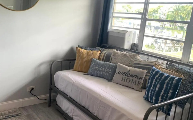 photo 4 of Lovely Studio/bath, Hallandale Beach, Walk to the Beach! Pool & Free Parking!