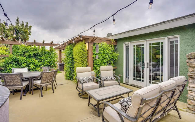 photo 5 of Lovely Tustin Home w/ Outdoor Kitchen: 3 Mi to Zoo