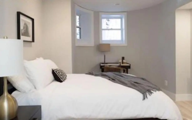 photo 4 of Lovely Washington DC Dupont Circle 2 Bedroom 2 Bathroom Apartment 4 Guests
