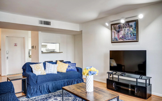 photo 5 of LovelyMedcenter area 3 BR, 2BA  condo w/grill