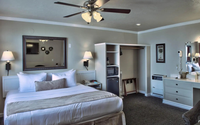 photo 3 of Lovers Point Inn
