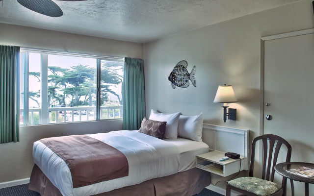 photo 4 of Lovers Point Inn