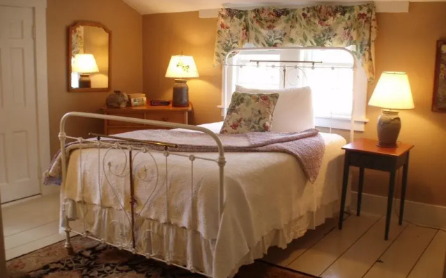 photo 2 of Lovett's Inn and Restaurant